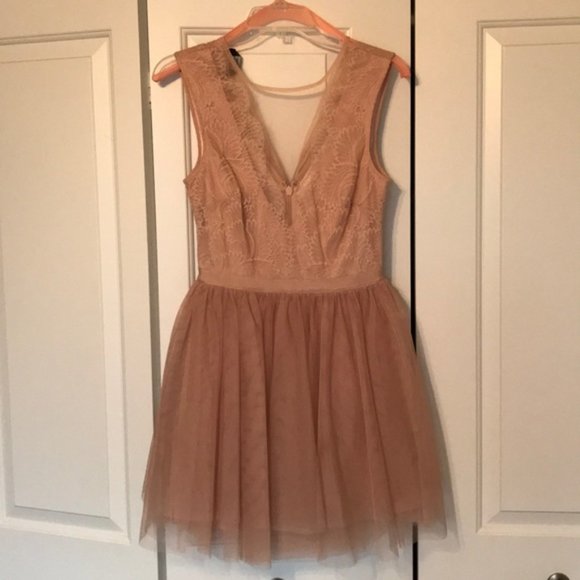 Adorable Bebe blush-colored deep-V neck tutu dress - Picture 1 of 4